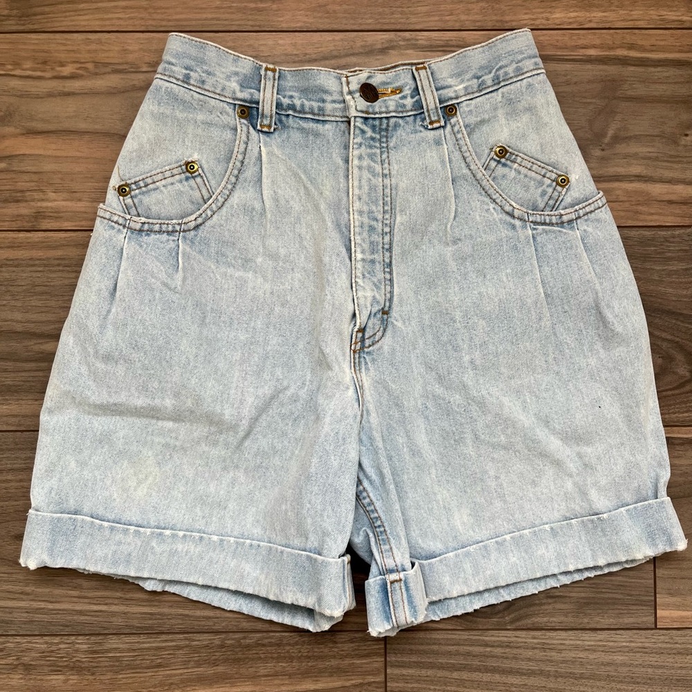 Vintage High-Rise Light Blue Denim Shorts with Cuffed Hem